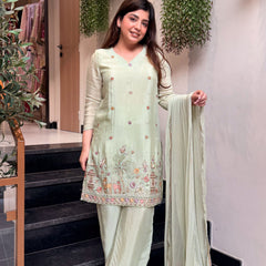 Women’s Crepe Embroidered Kurti With Plain Bottom & Nazmin Dupatta Set