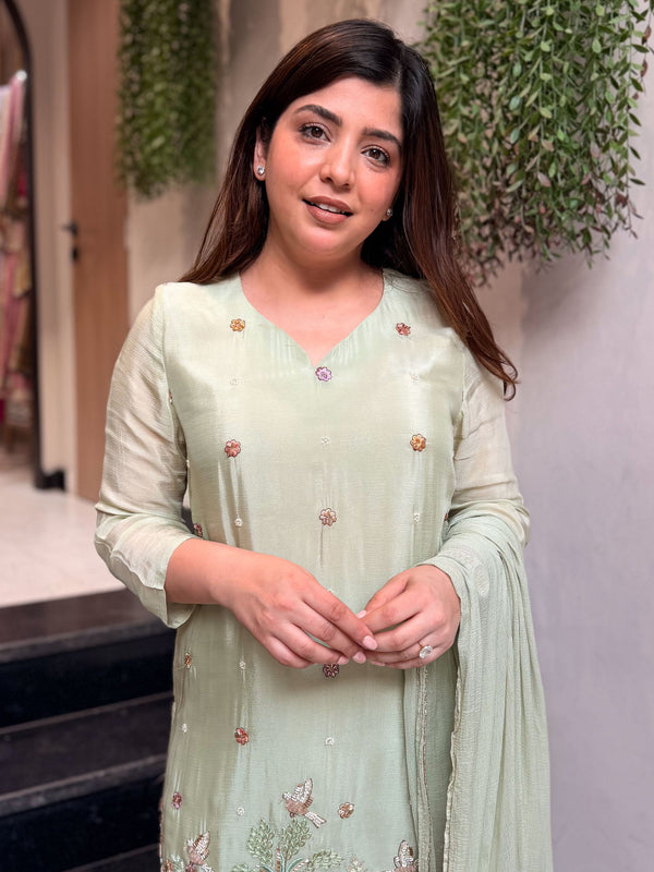 Women’s Crepe Embroidered Kurti With Plain Bottom & Nazmin Dupatta Set