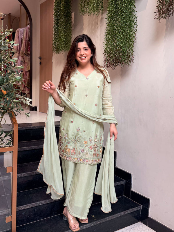 Women’s Crepe Embroidered Kurti With Plain Bottom & Nazmin Dupatta Set
