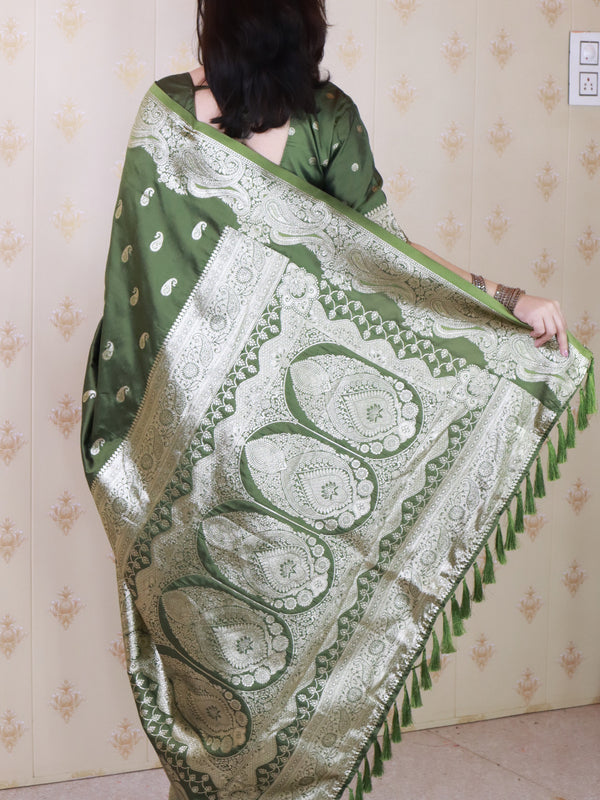 Banarasi Silk Blend Saree with Blouse Piece