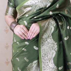 Banarasi Silk Blend Saree with Blouse Piece