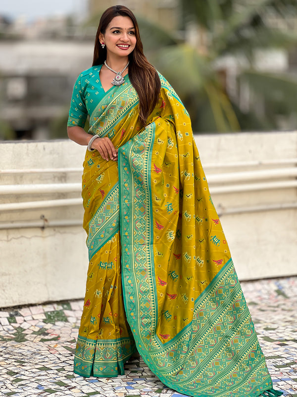 Woven Design Zari Patola Silk Saree With Blouse Piece