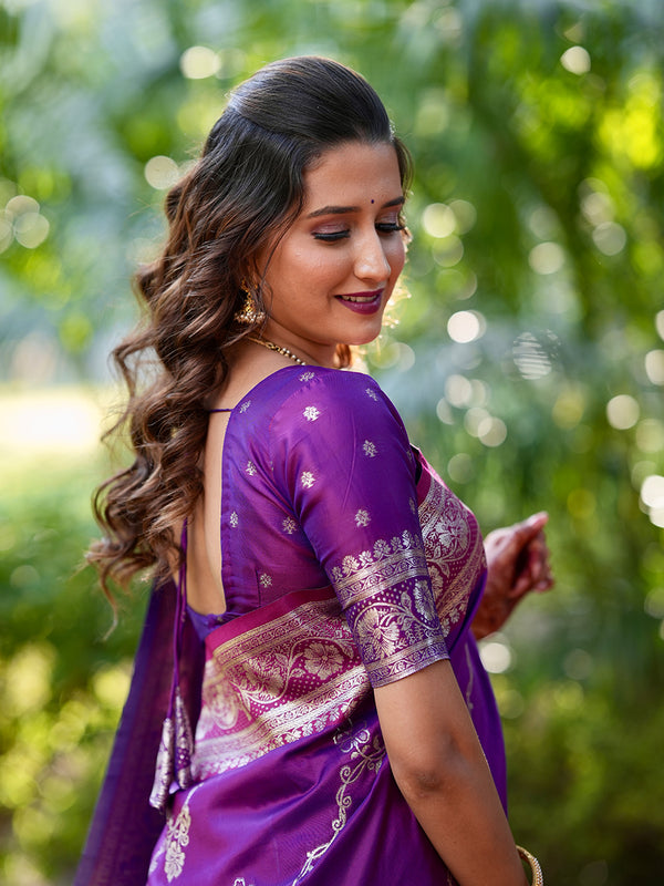 Woven Design Banarasi Silk Blend Saree With Blouse Piece
