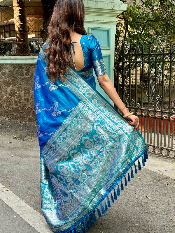 Woven Design Banarasi Silk Blend Saree With Blouse Piece