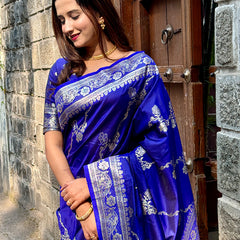 Woven Design Banarasi Silk Blend Saree With Blouse Piece