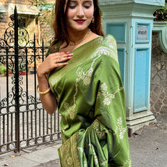 Woven Design Banarasi Silk Blend Saree With Blouse Piece