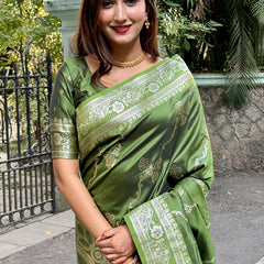 Woven Design Banarasi Silk Blend Saree With Blouse Piece