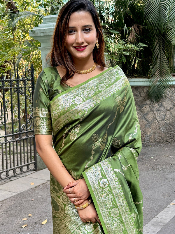 Woven Design Banarasi Silk Blend Saree With Blouse Piece