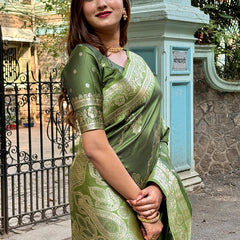 Woven Design Banarasi Silk Blend Saree With Blouse Piece