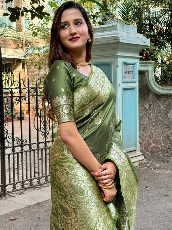 Woven Design Banarasi Silk Blend Saree With Blouse Piece