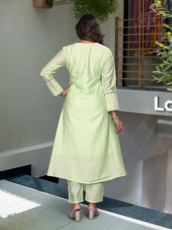 Women's Chanderi Silk Embroidered Kurta Pant Set With Organza Dupatta