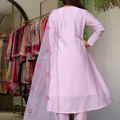 Women's Chanderi Silk Embroidered Kurta Pant Set With Organza Dupatta
