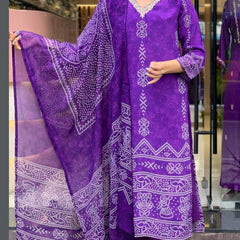 Women’s French Crepe Printed Kurta Set with Gadhwal Bottom & Chinon Dupatta