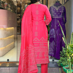 Women’s French Crepe Printed Kurta Set with Gadhwal Bottom & Chinon Dupatta