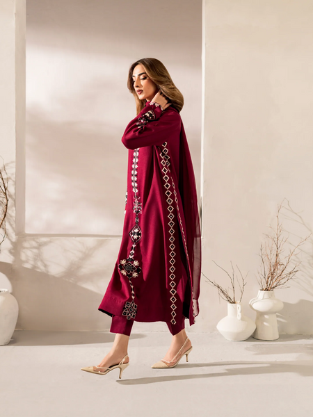 Women's Chanderi Silk Embroidered Kurta Pant Set With Chinnon Dupatta