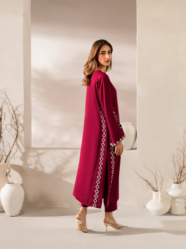 Women's Chanderi Silk Embroidered Kurta Pant Set With Chinnon Dupatta
