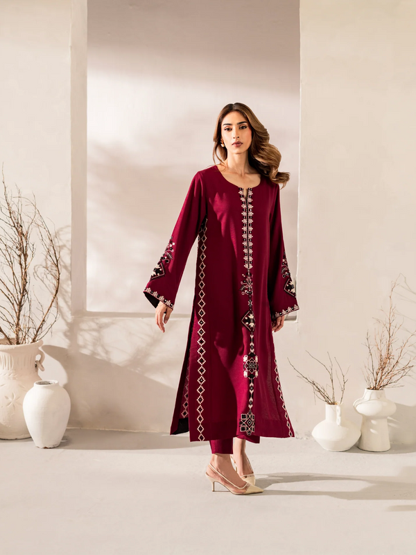 Women's Chanderi Silk Embroidered Kurta Pant Set With Chinnon Dupatta