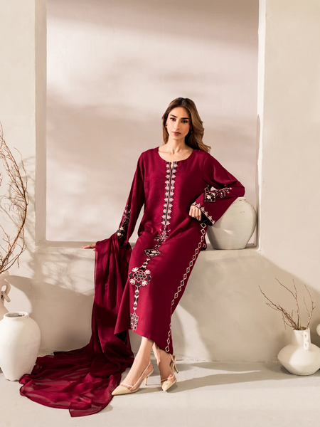 Women's Chanderi Silk Embroidered Kurta Pant Set With Chinnon Dupatta