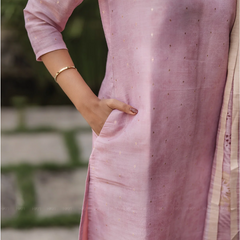 Women’s Jacquard Butti Kurti With Printed Cotton Chex Dupatta Set