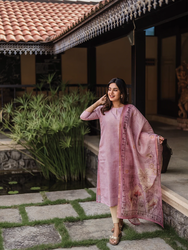 Women’s Jacquard Butti Kurti With Printed Cotton Chex Dupatta Set