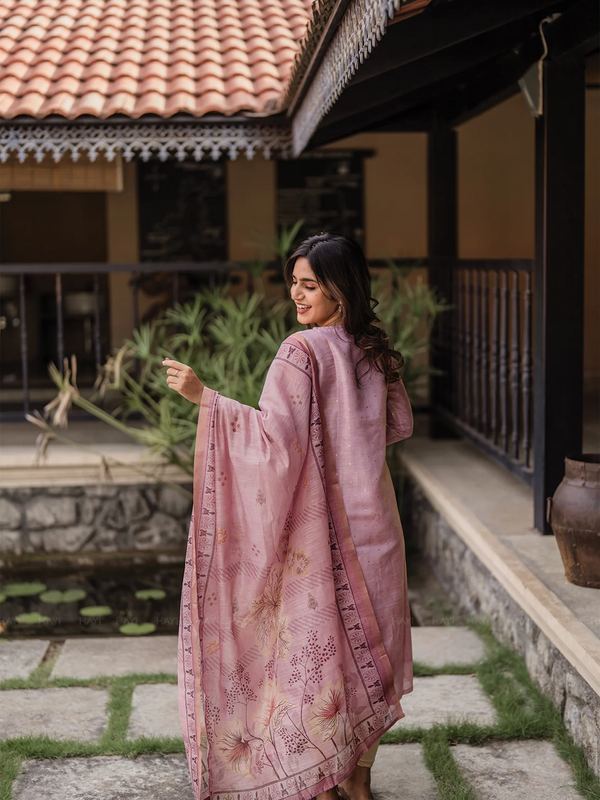 Women’s Jacquard Butti Kurti With Printed Cotton Chex Dupatta Set