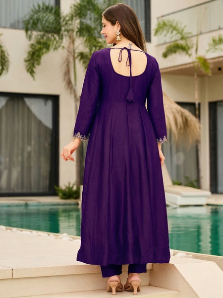 Women's Embroidered Vichitra Straight Kurta With Pant & Dupatta Set