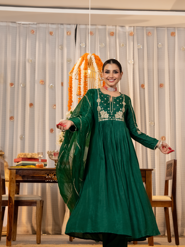 Women's Chanderi Silk Embroidered Kurta Pant & Organza Dupatta Set