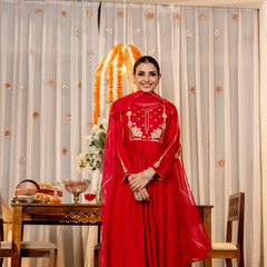 Women's Chanderi Silk Embroidered Kurta Pant & Organza Dupatta Set