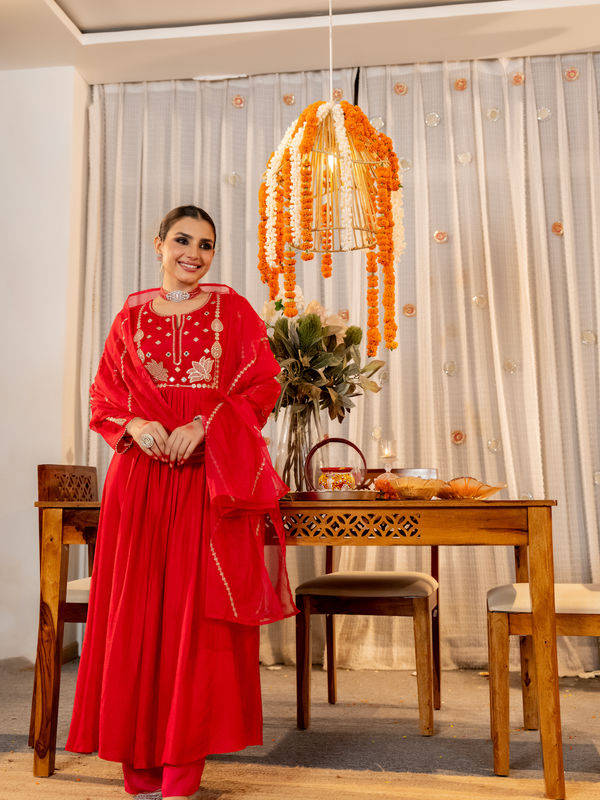 Women's Chanderi Silk Embroidered Kurta Pant & Organza Dupatta Set