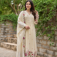 Women's Chanderi Silk Embroidered & Handworked Kurta Pant Set With Chanderi Dupatta