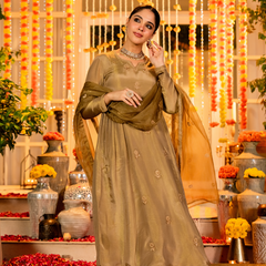 Women's Chanderi Silk Embroidered Kurta Pant Set With Organza Dupatta