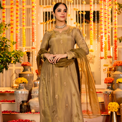 Women's Chanderi Silk Embroidered Kurta Pant Set With Organza Dupatta