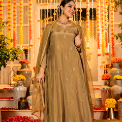 Women's Chanderi Silk Embroidered Kurta Pant Set With Organza Dupatta