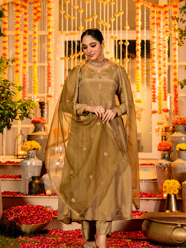 Women's Chanderi Silk Embroidered Kurta Pant Set With Organza Dupatta