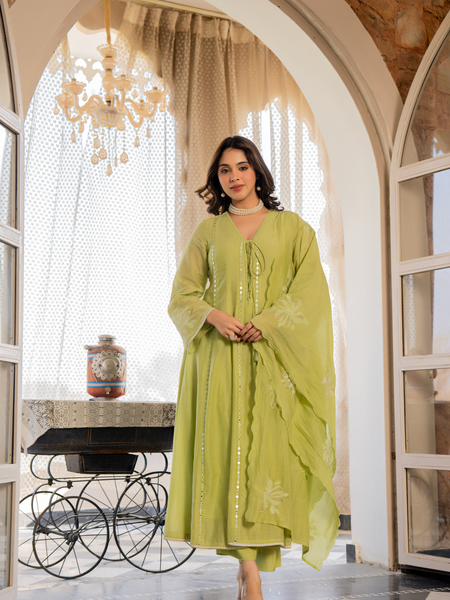 Women's Chanderi Silk Embroidered Straight Kurta Pant Set With Chanderi Dupatta