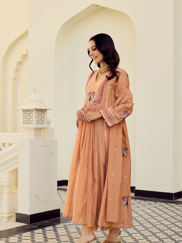 Women's Chanderi Silk Embroidered Straight Kurta Pant Set With Chanderi Dupatta