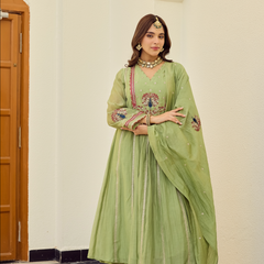 Women's Chanderi Silk Embroidered Straight Kurta Pant Set With Chanderi Dupatta