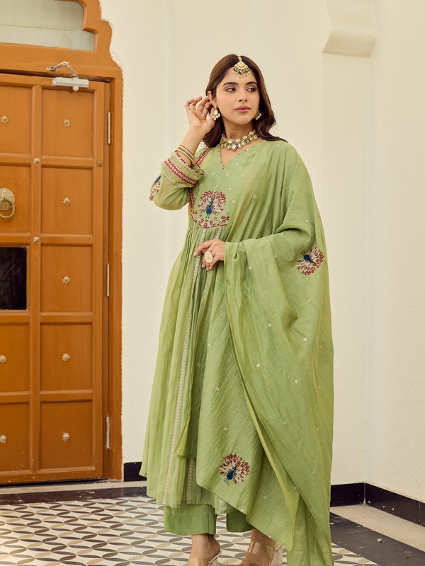 Women's Chanderi Silk Embroidered Straight Kurta Pant Set With Chanderi Dupatta