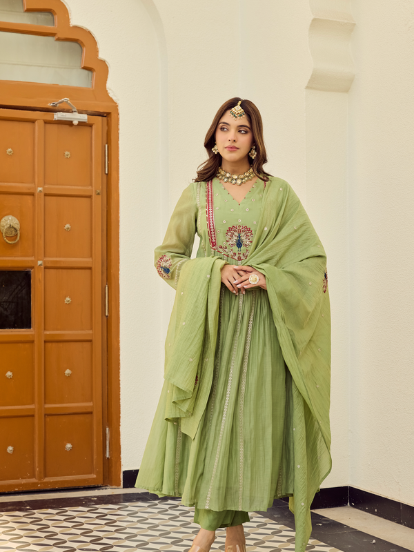 Women's Chanderi Silk Embroidered Straight Kurta Pant Set With Chanderi Dupatta