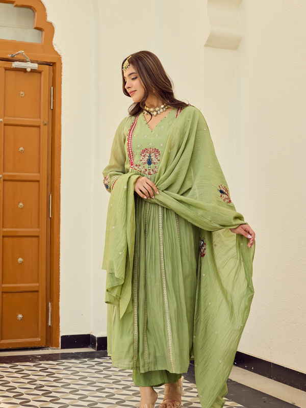Women's Chanderi Silk Embroidered Straight Kurta Pant Set With Chanderi Dupatta