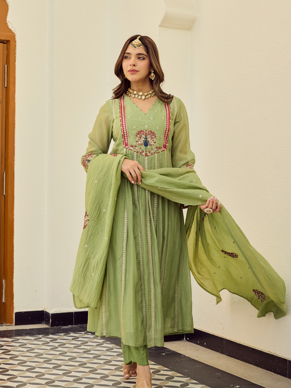 Women's Chanderi Silk Embroidered Straight Kurta Pant Set With Chanderi Dupatta