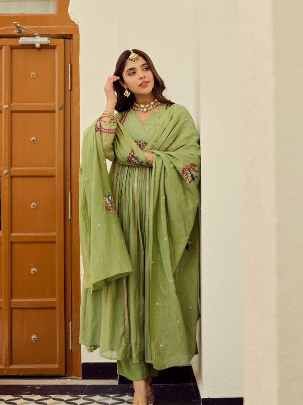 Women's Chanderi Silk Embroidered Straight Kurta Pant Set With Chanderi Dupatta