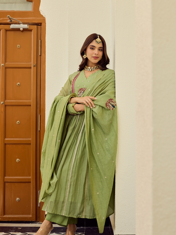 Women's Chanderi Silk Embroidered Straight Kurta Pant Set With Chanderi Dupatta