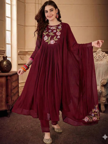 Women's Silk Blend Kurta Pant Set With Silk Blend Dupatta