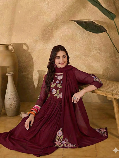 Women's Silk Blend Kurta Pant Set With Silk Blend Dupatta