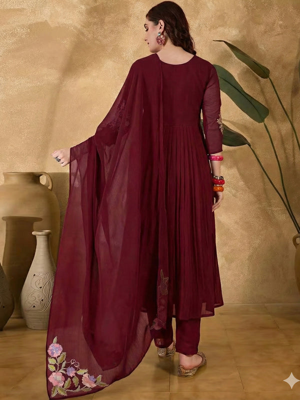 Women's Silk Blend Kurta Pant Set With Silk Blend Dupatta