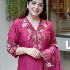 Women's Chanderi Silk Embroidered Kurta Pant Set With Organza Dupatta