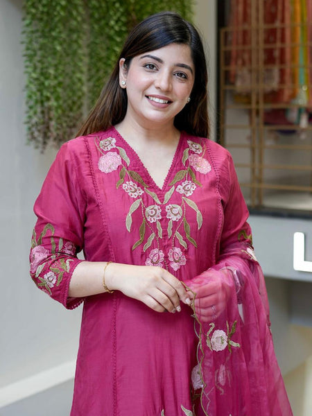 Women's Chanderi Silk Embroidered Kurta Pant Set With Organza Dupatta
