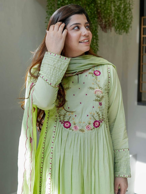 Women's Chanderi Silk Embroidered Kurta Pant Set With Organza Dupatta