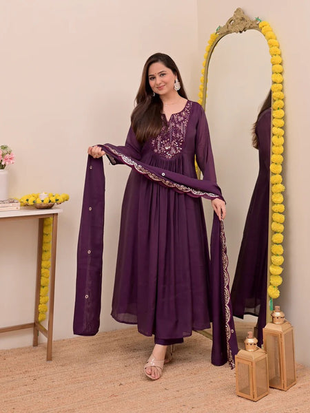 Women's Chanderi Silk Embroidered Kurta Pant Set With Chanderi Dupatta